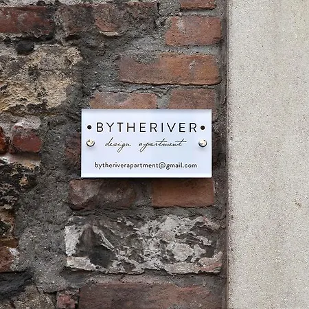 Lägenhet By The River Design *